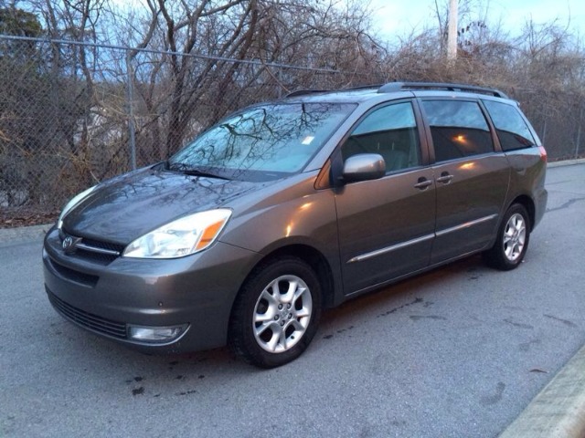Toyota Sienna 2004 photo 3