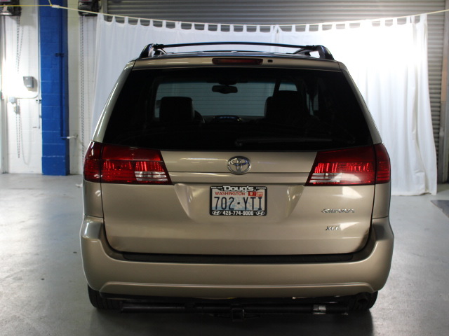 Toyota Sienna 2004 photo 1