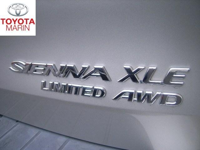 Toyota Sienna 2004 photo 1