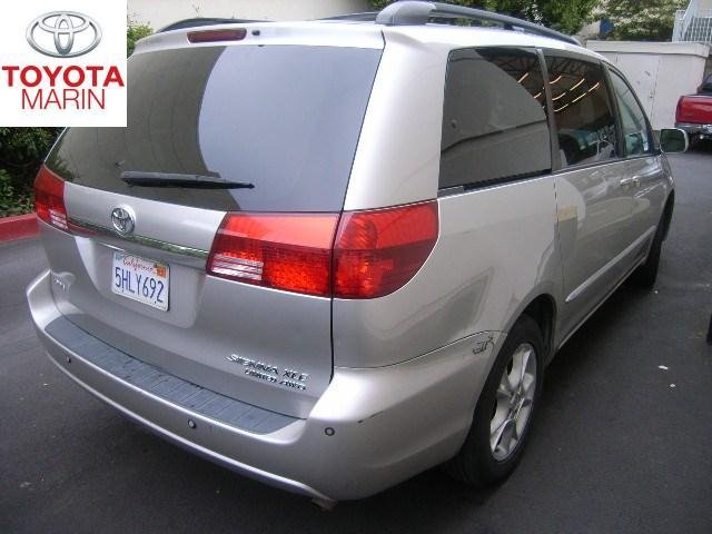 Toyota Sienna 2004 photo 2