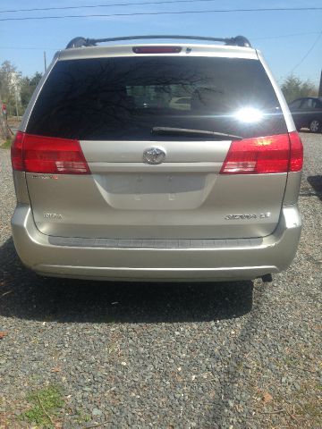 Toyota Sienna 2004 photo 2