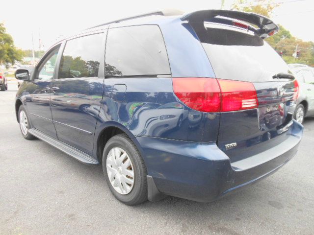 Toyota Sienna 2004 photo 4