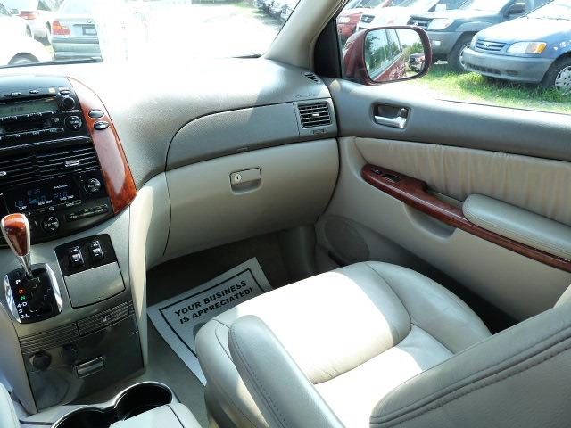 Toyota Sienna 2004 photo 3