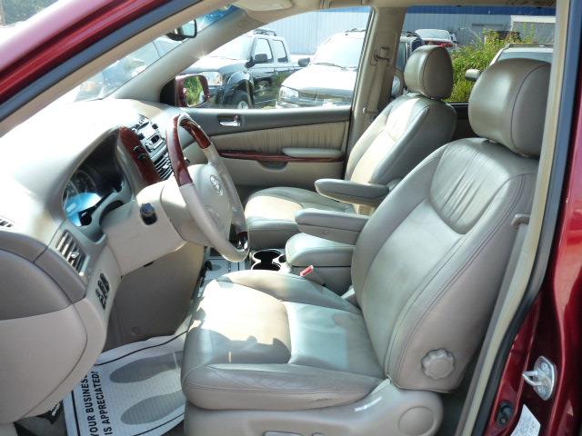 Toyota Sienna 2004 photo 4