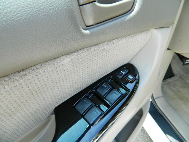 Toyota Sienna Touring - Moonroof MiniVan