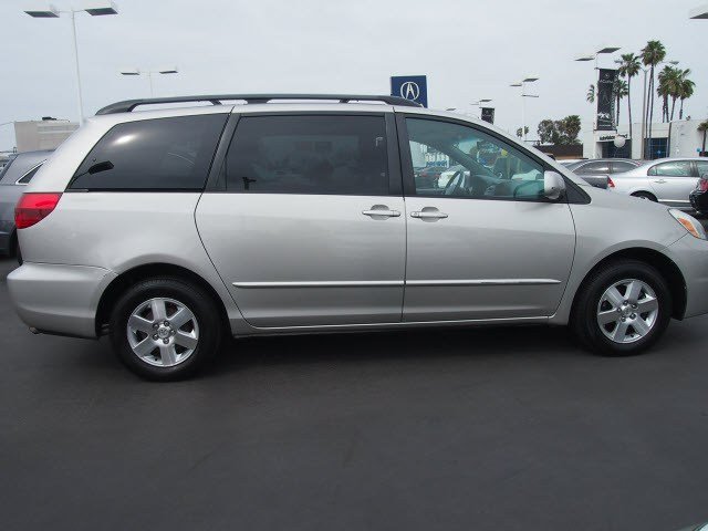 Toyota Sienna 2004 photo 2