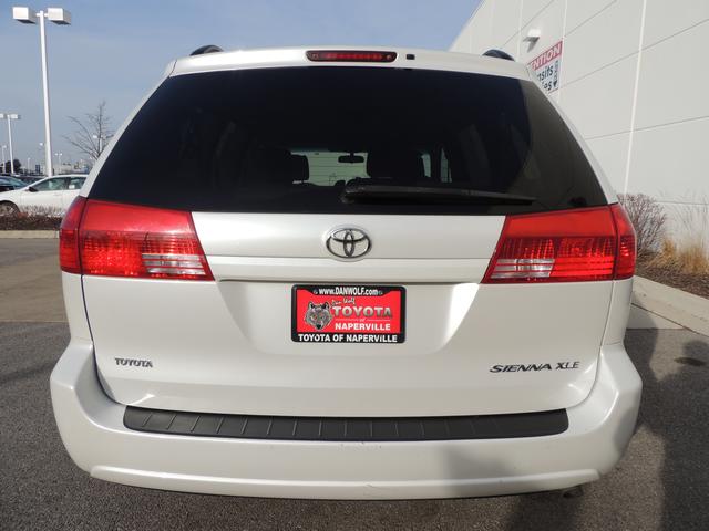 Toyota Sienna 2004 photo 1