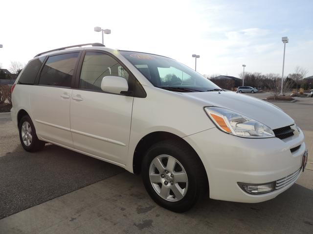 Toyota Sienna 2004 photo 2