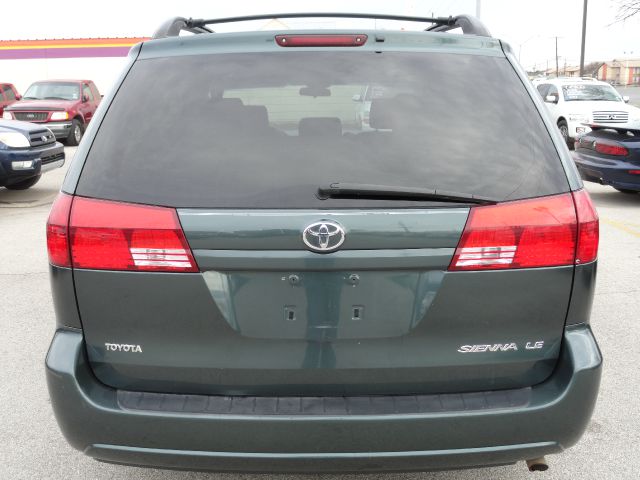 Toyota Sienna 2004 photo 11