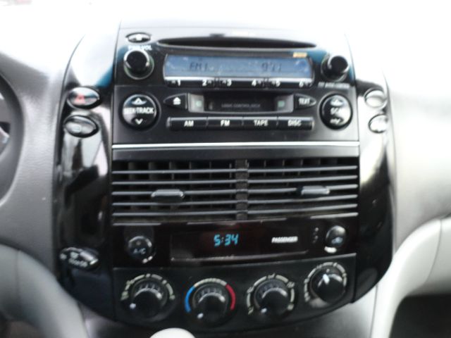 Toyota Sienna 2004 photo 15