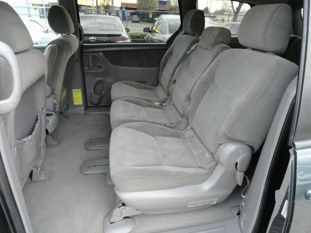Toyota Sienna 2004 photo 6