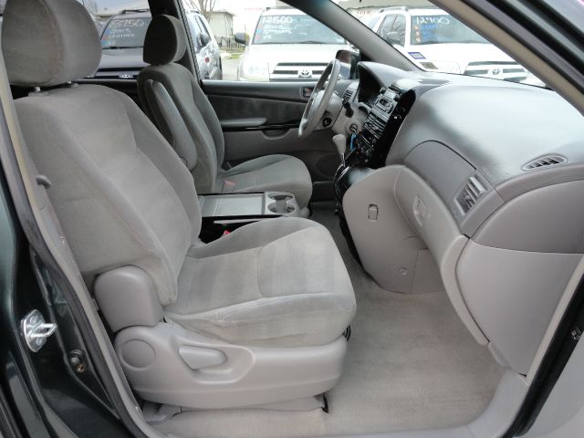 Toyota Sienna 2004 photo 8