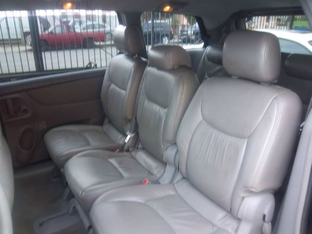 Toyota Sienna 1997 Ford GL MiniVan