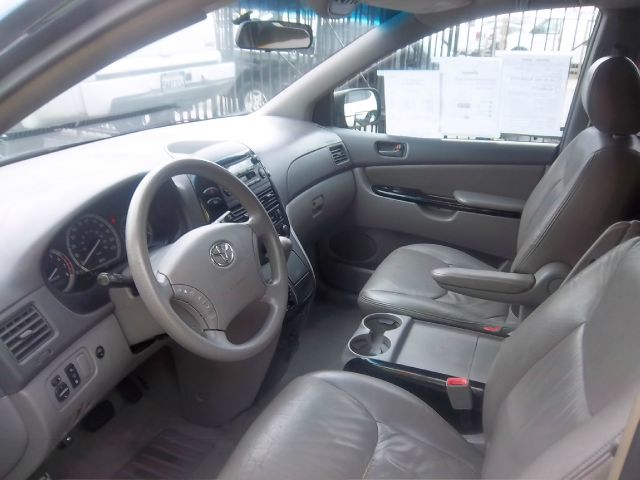 Toyota Sienna 2004 photo 4