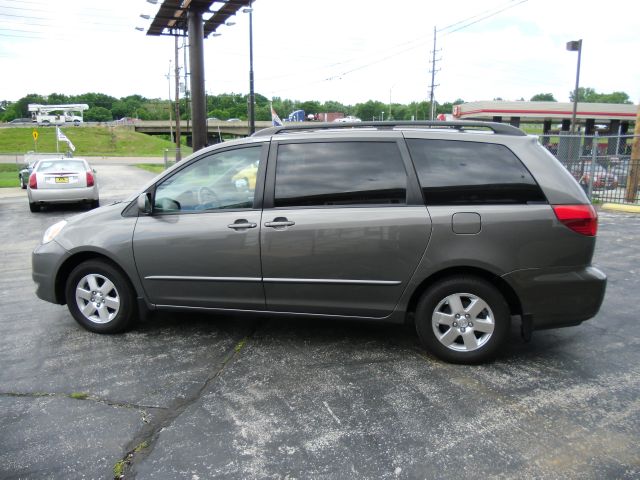 Toyota Sienna 2004 photo 1