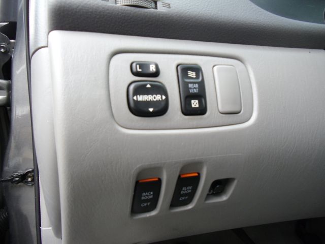 Toyota Sienna 2004 photo 10
