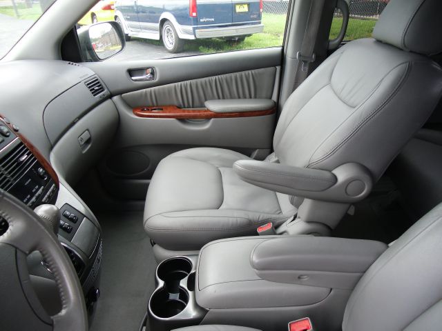 Toyota Sienna 2004 photo 15