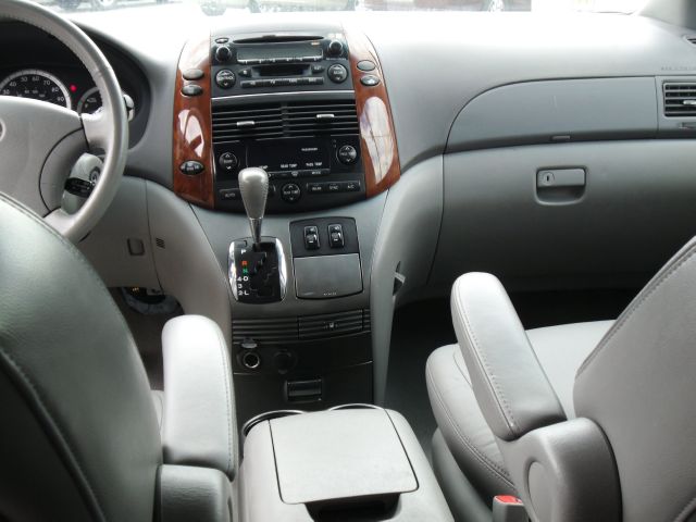 Toyota Sienna 2004 photo 16