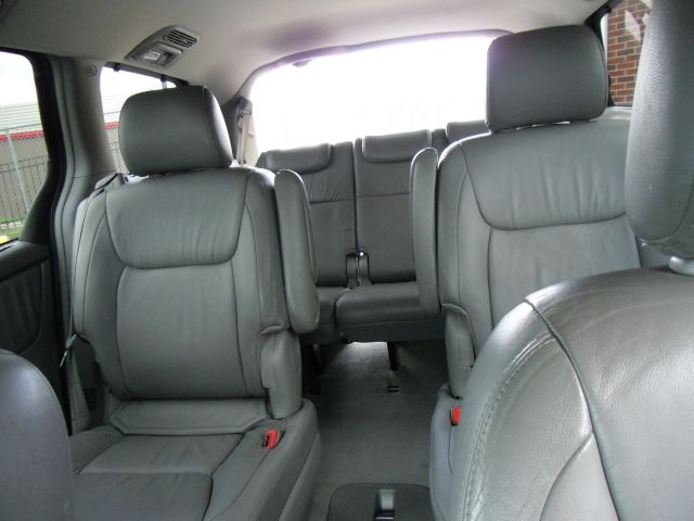 Toyota Sienna 2004 photo 17
