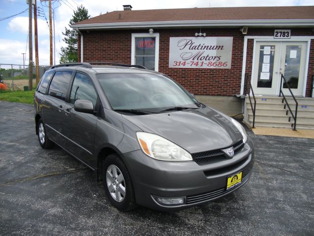 Toyota Sienna 2004 photo 18
