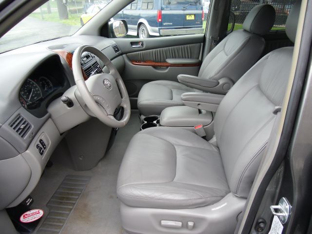 Toyota Sienna 2004 photo 3