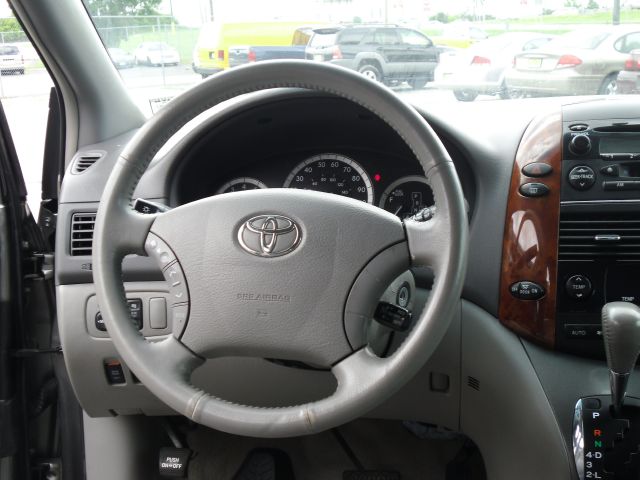 Toyota Sienna 2004 photo 8