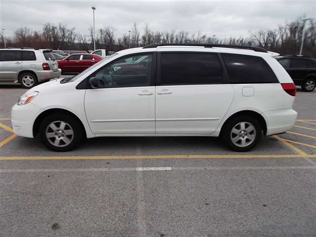 Toyota Sienna 2004 photo 1