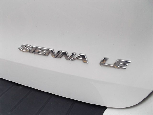 Toyota Sienna 2004 photo 5