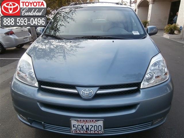 Toyota Sienna 2004 photo 2