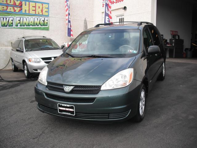 Toyota Sienna 2004 photo 2
