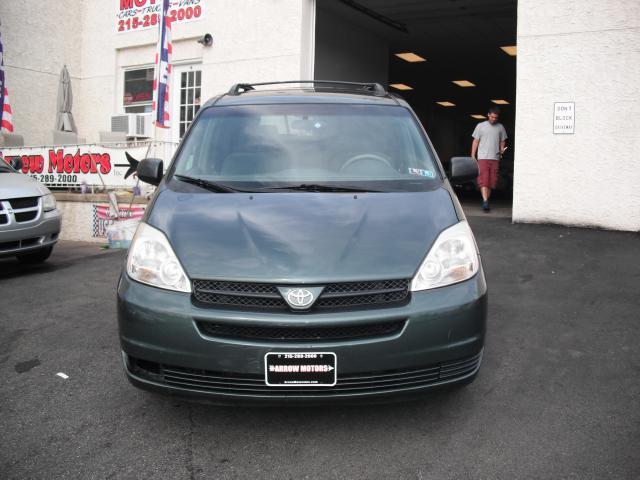 Toyota Sienna 2004 photo 3