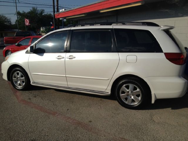 Toyota Sienna 2004 photo 5