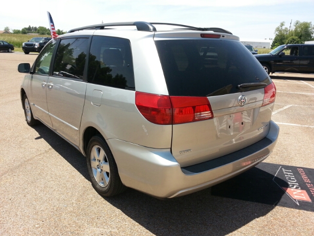 Toyota Sienna 2004 photo 11