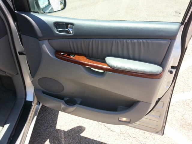 Toyota Sienna 2004 photo 9