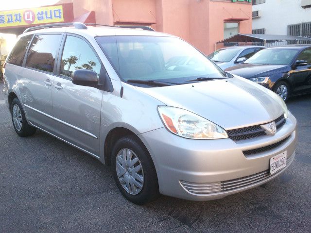 Toyota Sienna Touring - Moonroof MiniVan