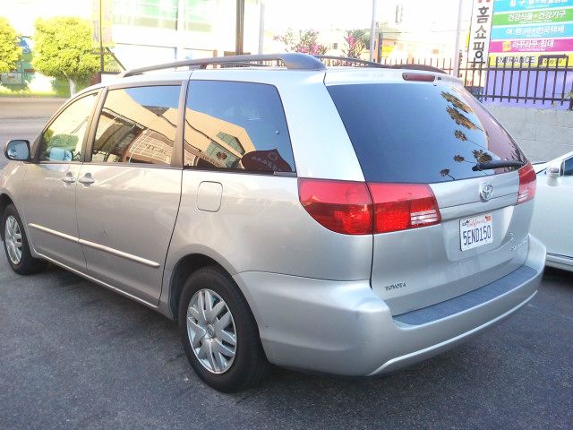 Toyota Sienna 2004 photo 2