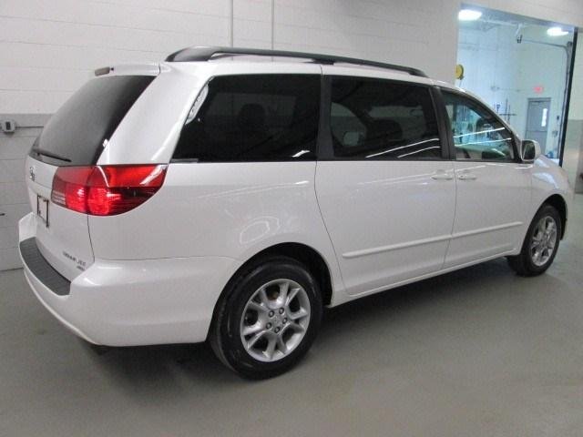 Toyota Sienna 2004 photo 1