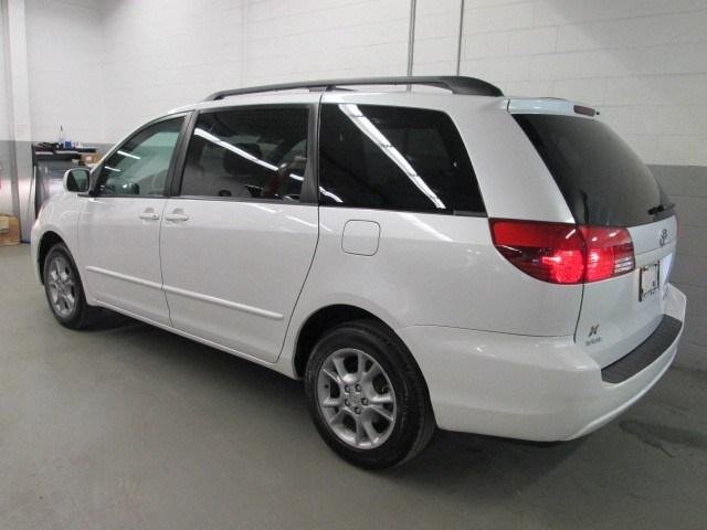 Toyota Sienna 2004 photo 3