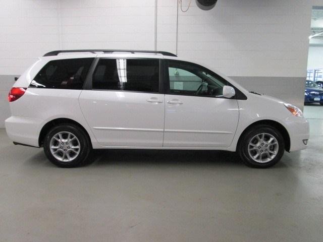 Toyota Sienna 2004 photo 4