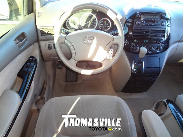 Toyota Sienna 2004 photo 1