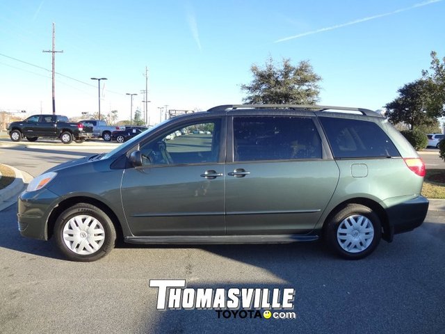 Toyota Sienna 2004 photo 2