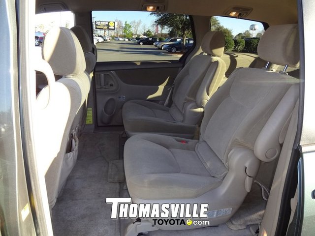 Toyota Sienna 2004 photo 3