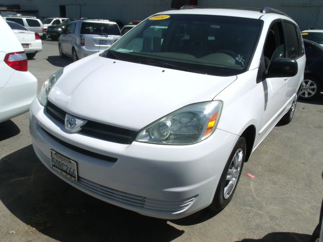 Toyota Sienna 1997 Ford GL MiniVan