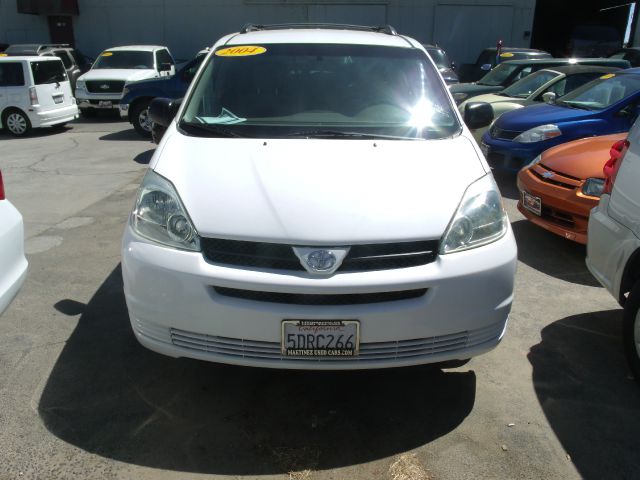 Toyota Sienna 2004 photo 1