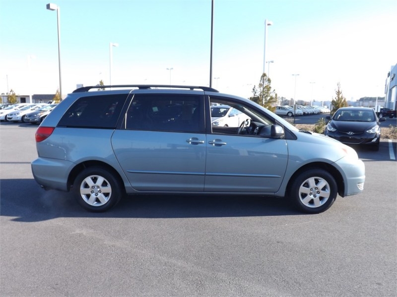 Toyota Sienna 2004 photo 3
