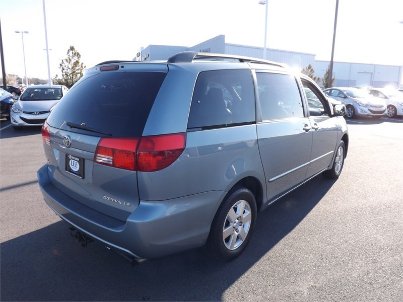 Toyota Sienna 2004 photo 4