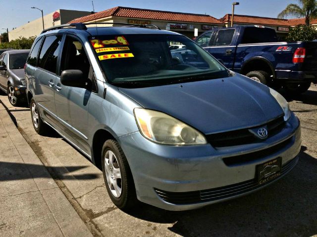 Toyota Sienna Touring - Moonroof MiniVan