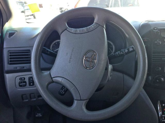 Toyota Sienna 2004 photo 1