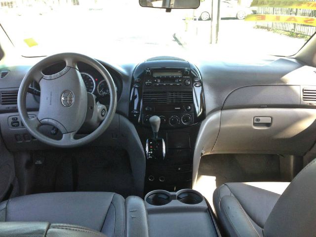 Toyota Sienna 2004 photo 11