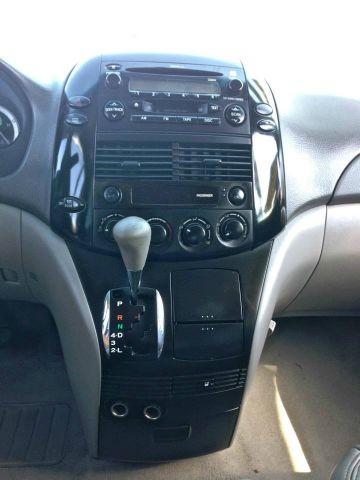 Toyota Sienna 2004 photo 12